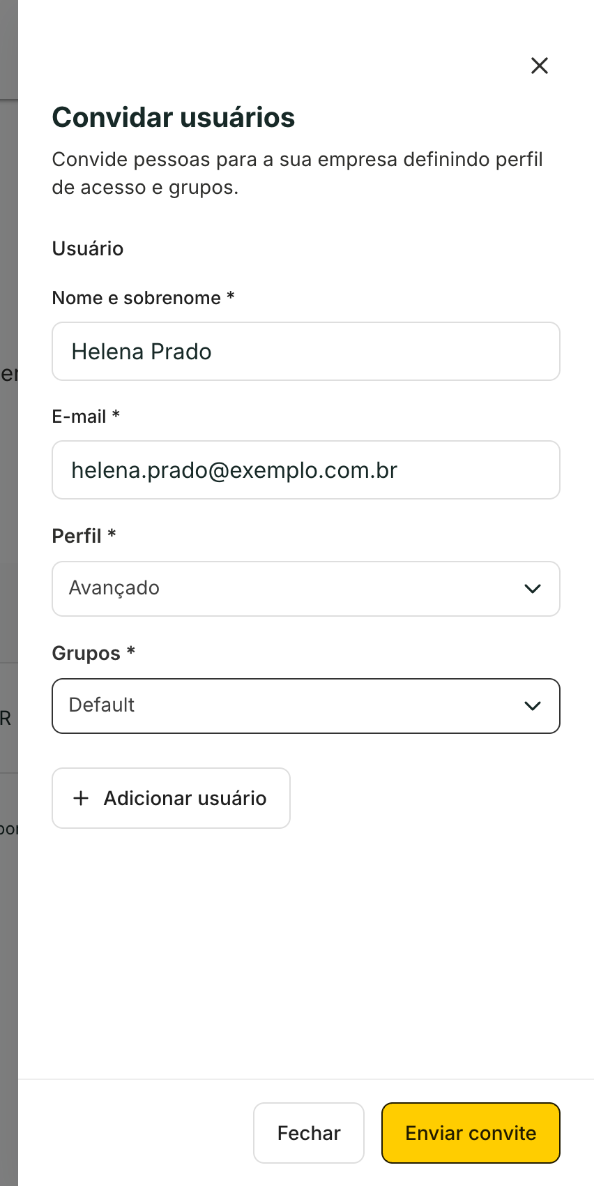 Cada convidado tem nome, e-mail, um perfil e um ou mais grupos.