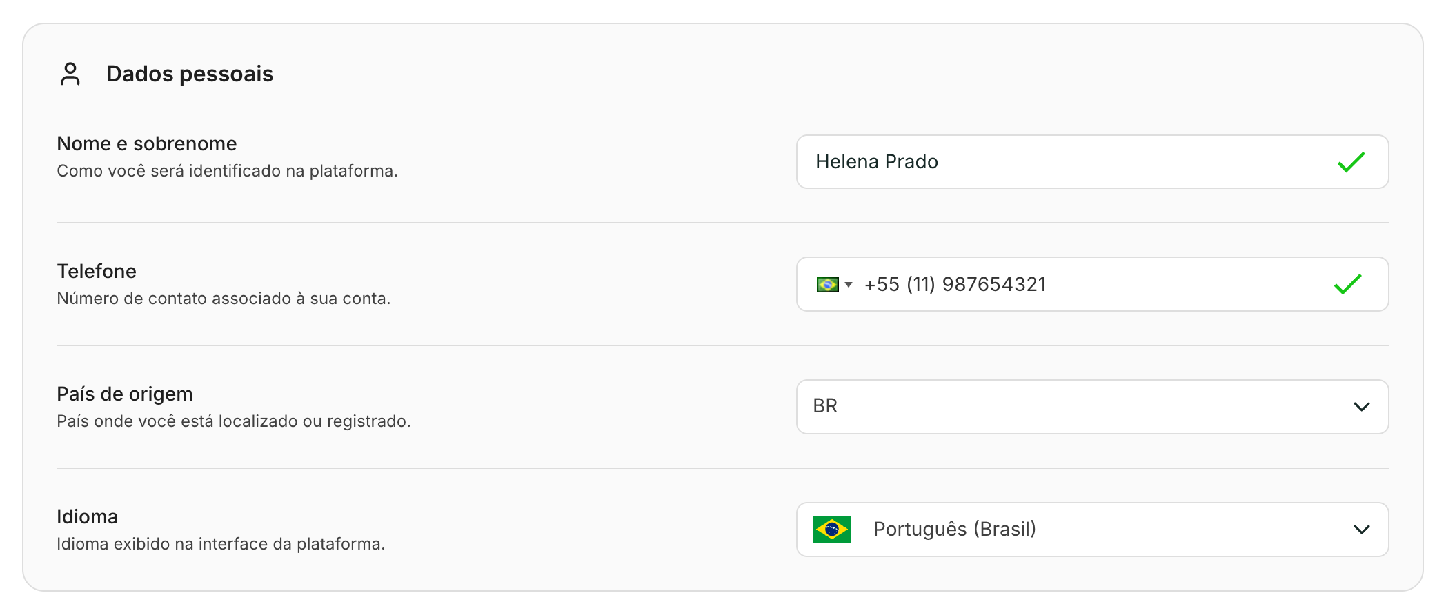 Em Dados pessoais ficam o nome, o telefone, o país e o idioma.