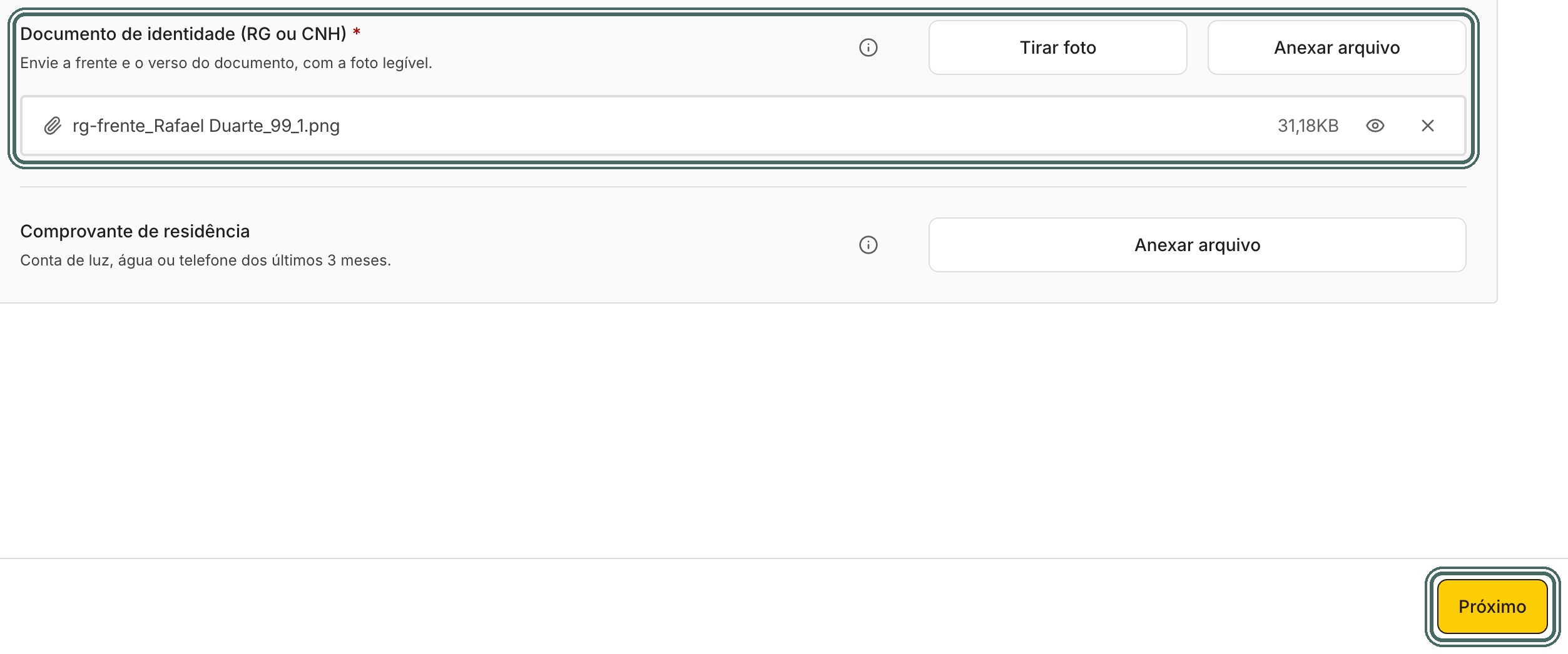 O arquivo enviado aparece no anexo. Com os obrigatórios enviados, o botão Próximo fica ativo.